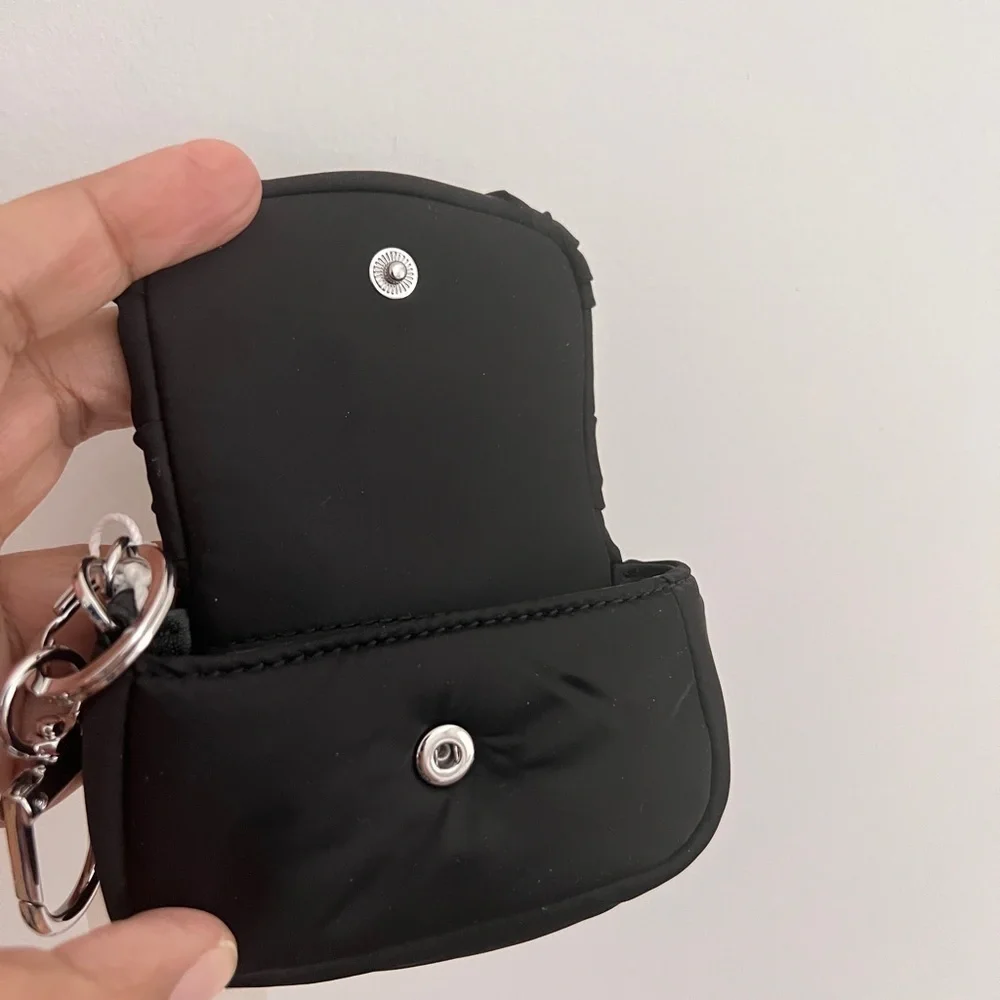 TORY BURCH• KEY CARD/ air pod HOLDER- puffy Britten
